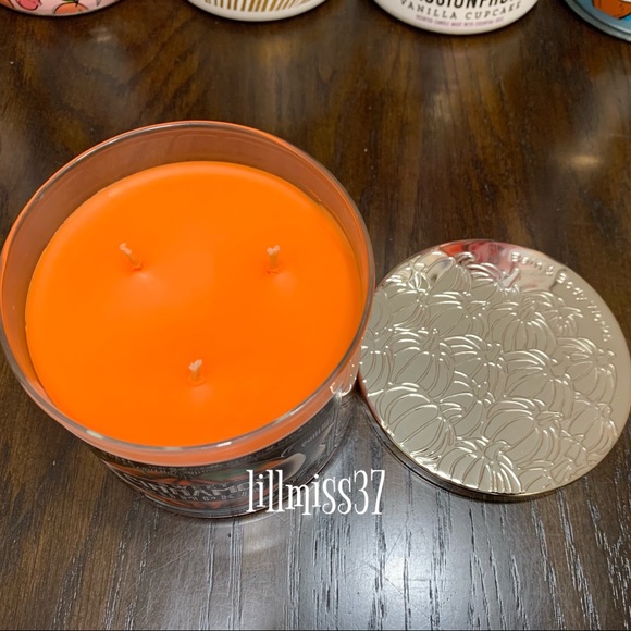 BRAND NEW SWEET CINNAMON PUMPKIN BATH AND BODY WORKS 3 WICK CANDLE - Picture 4 of 5